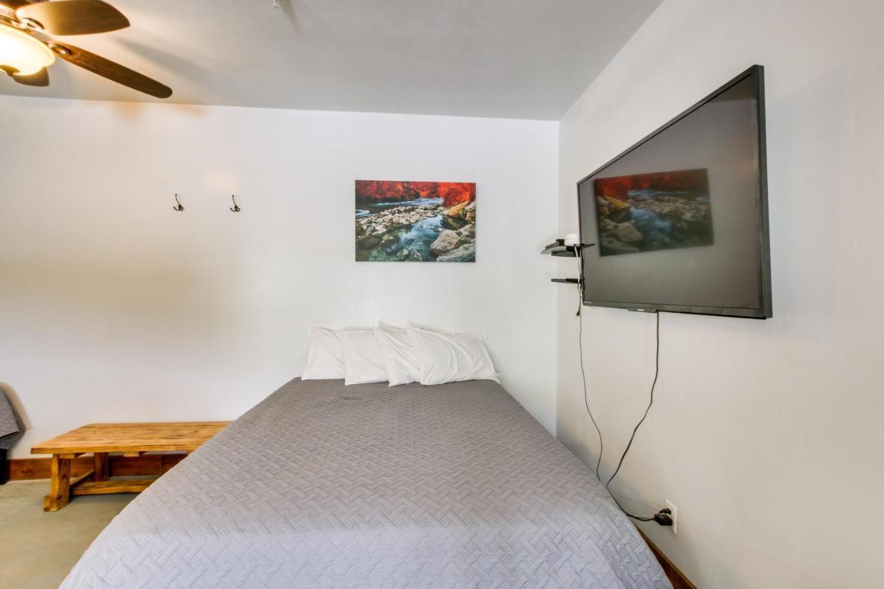 Central Lava Hot Springs Studio With Deck And Views! 외부 사진