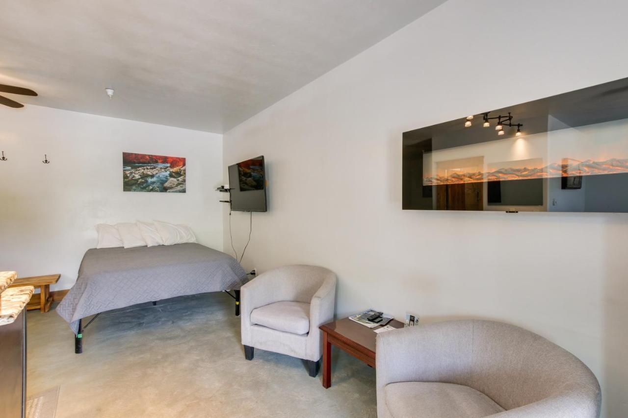 Central Lava Hot Springs Studio With Deck And Views! 외부 사진